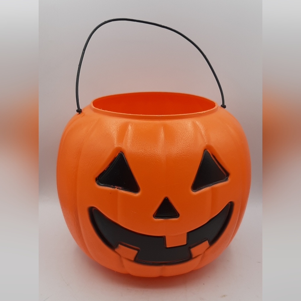 Vintage General Foam Plastic Blow Mold Halloween orange Jack-O-Lantern Pail USA